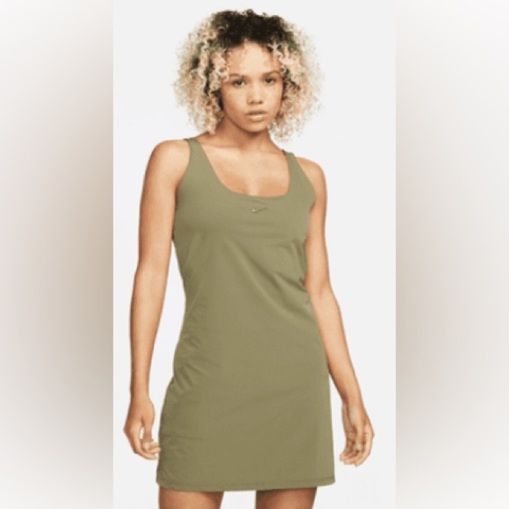 Nike bliss Luxe tennis Dress